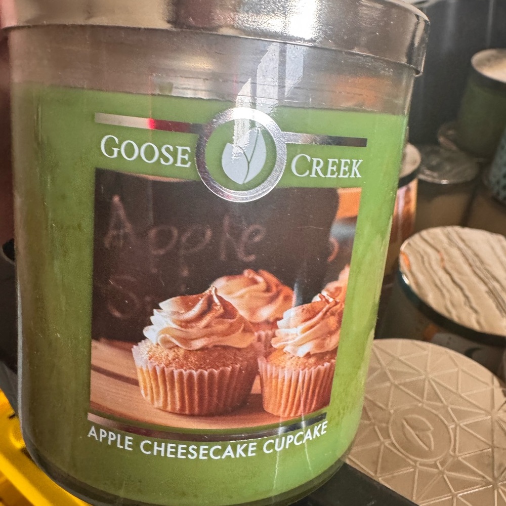 Goose Creek Green Apple Cheesecake Cupcake Candle